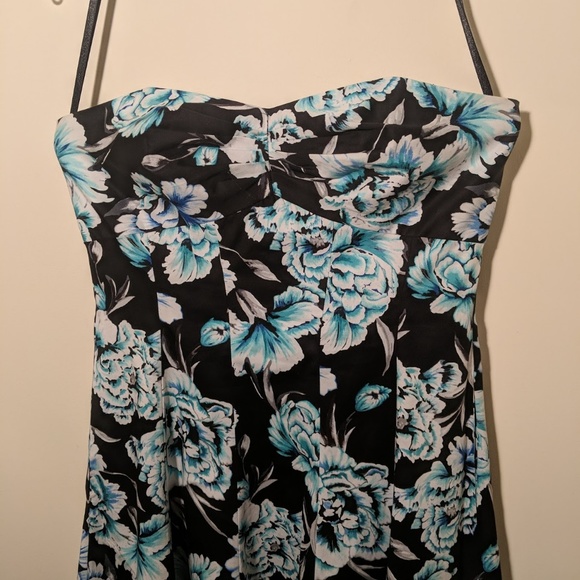 [WHBM] Floral Fit Flare Strapless Dress - Picture 3 of 7